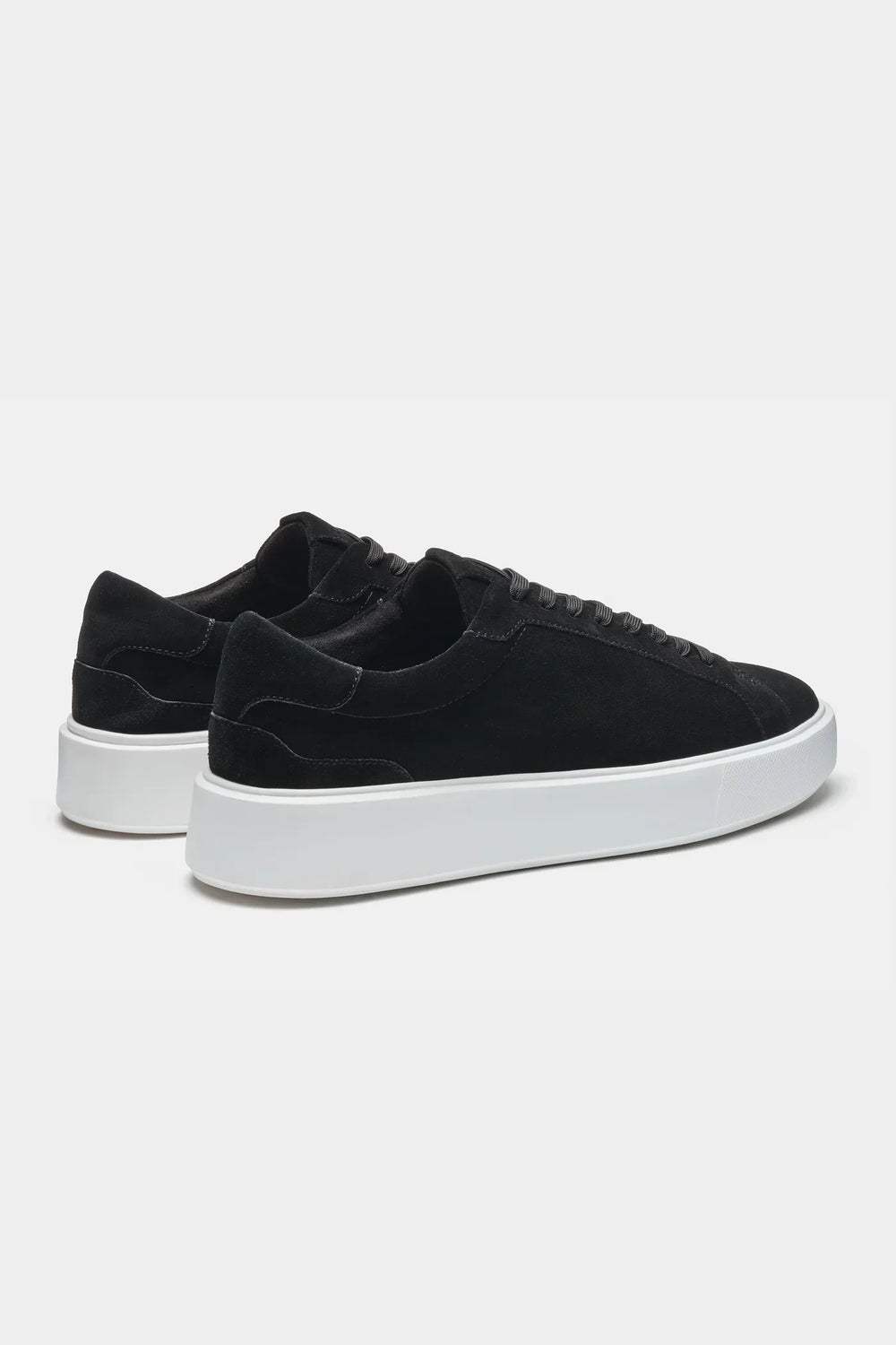 Sneakers da uomo in camoscio nero con suola bianca
