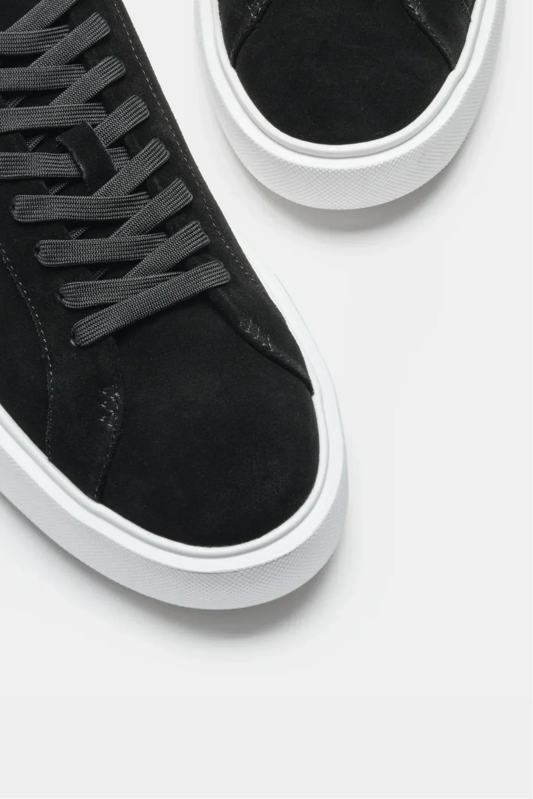 Sneakers da uomo in camoscio nero con suola bianca
