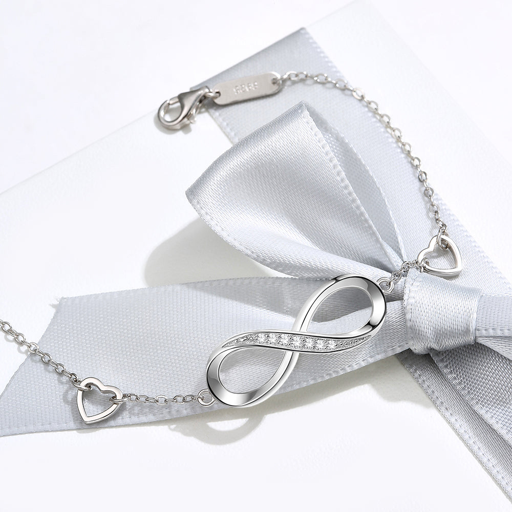 Eternale | Bracciale Infinito decorato con cristalli e cuori eleganti