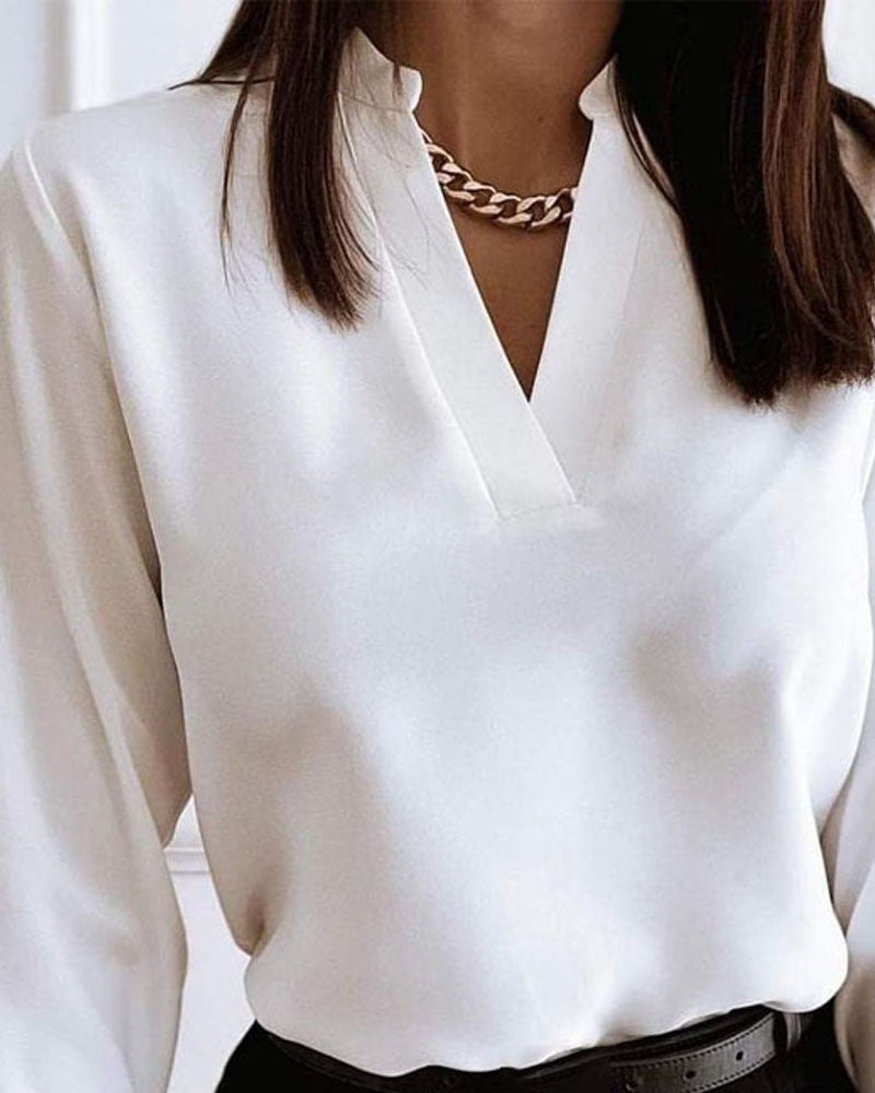 Blouse - V-neck and Loose Fit