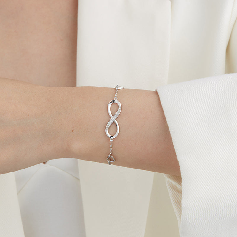 Eternale | Bracciale Infinito decorato con cristalli e cuori eleganti