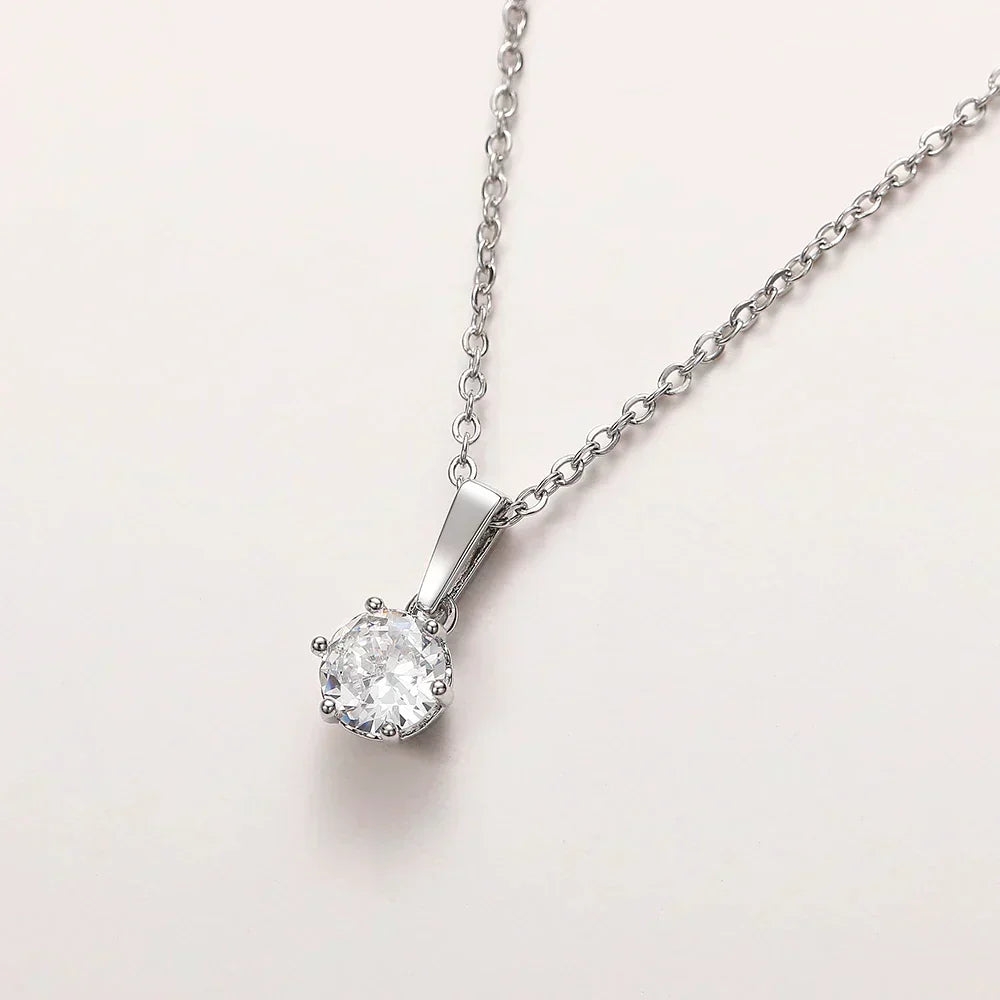 Collana con ciondolo classico in zircone