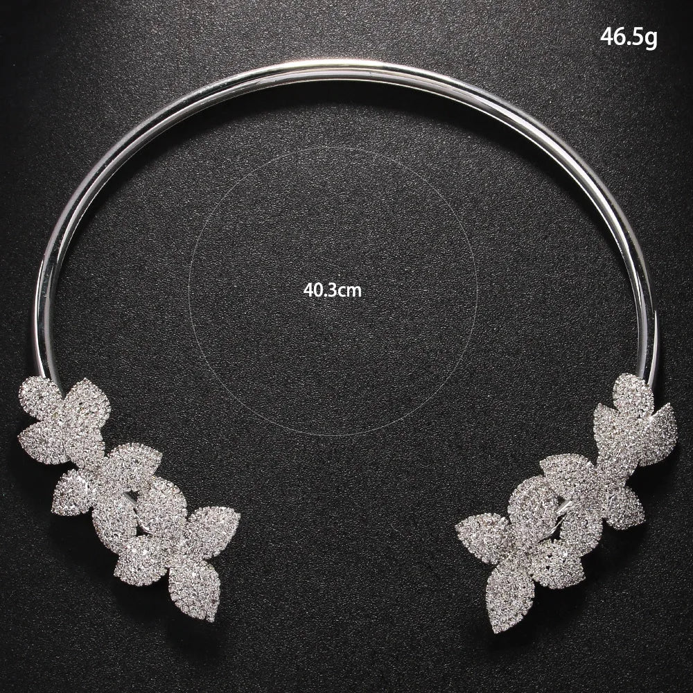 Elegant necklace with crystal flower