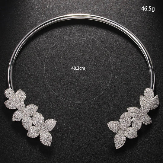 Elegant necklace with crystal flower