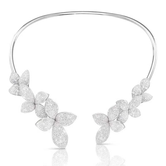 Elegant necklace with crystal flower