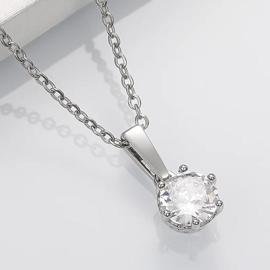 Collana con ciondolo classico in zircone