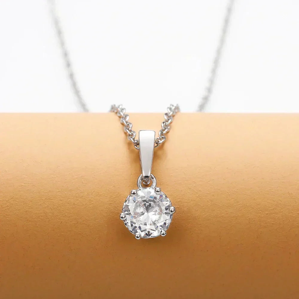 Collana con ciondolo classico in zircone