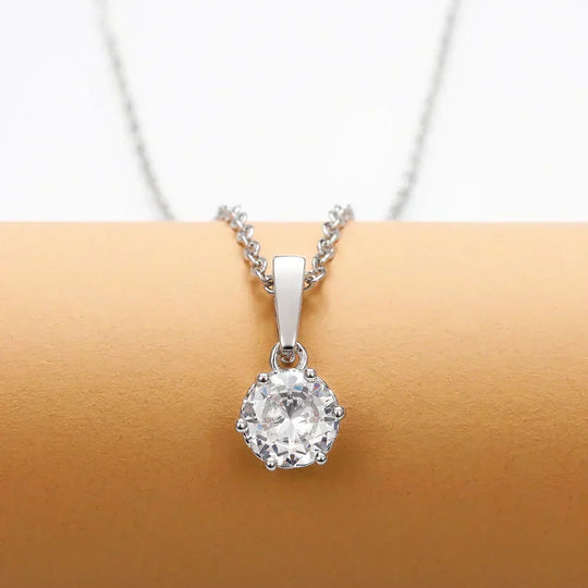 Collana con ciondolo classico in zircone