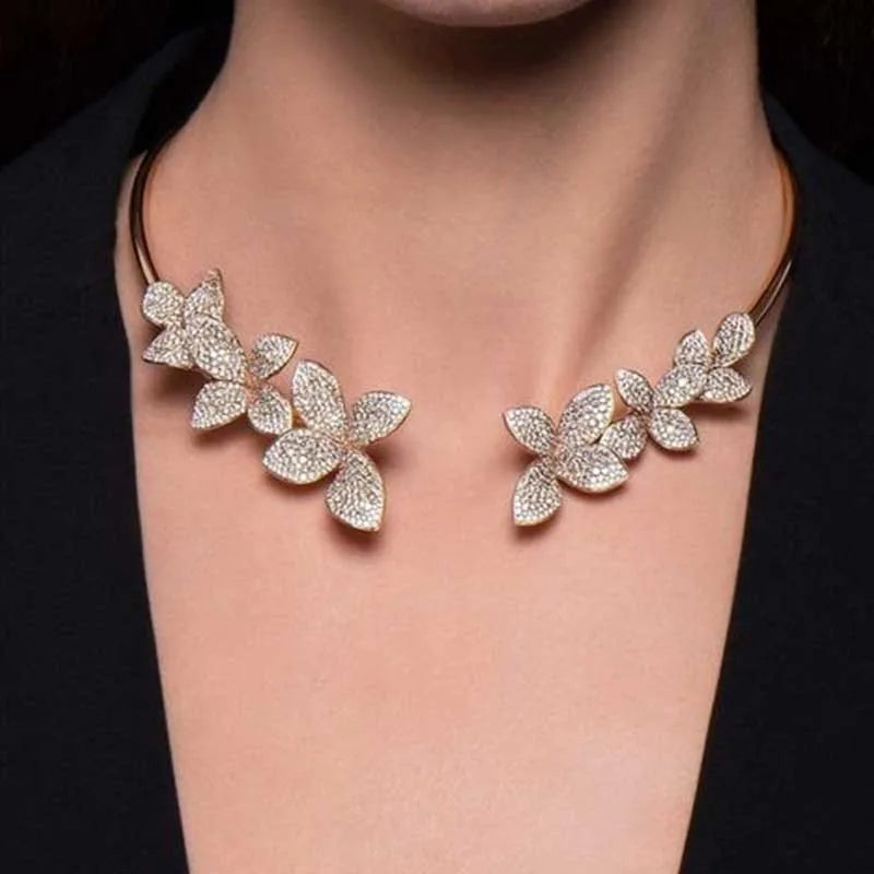 Elegant necklace with crystal flower
