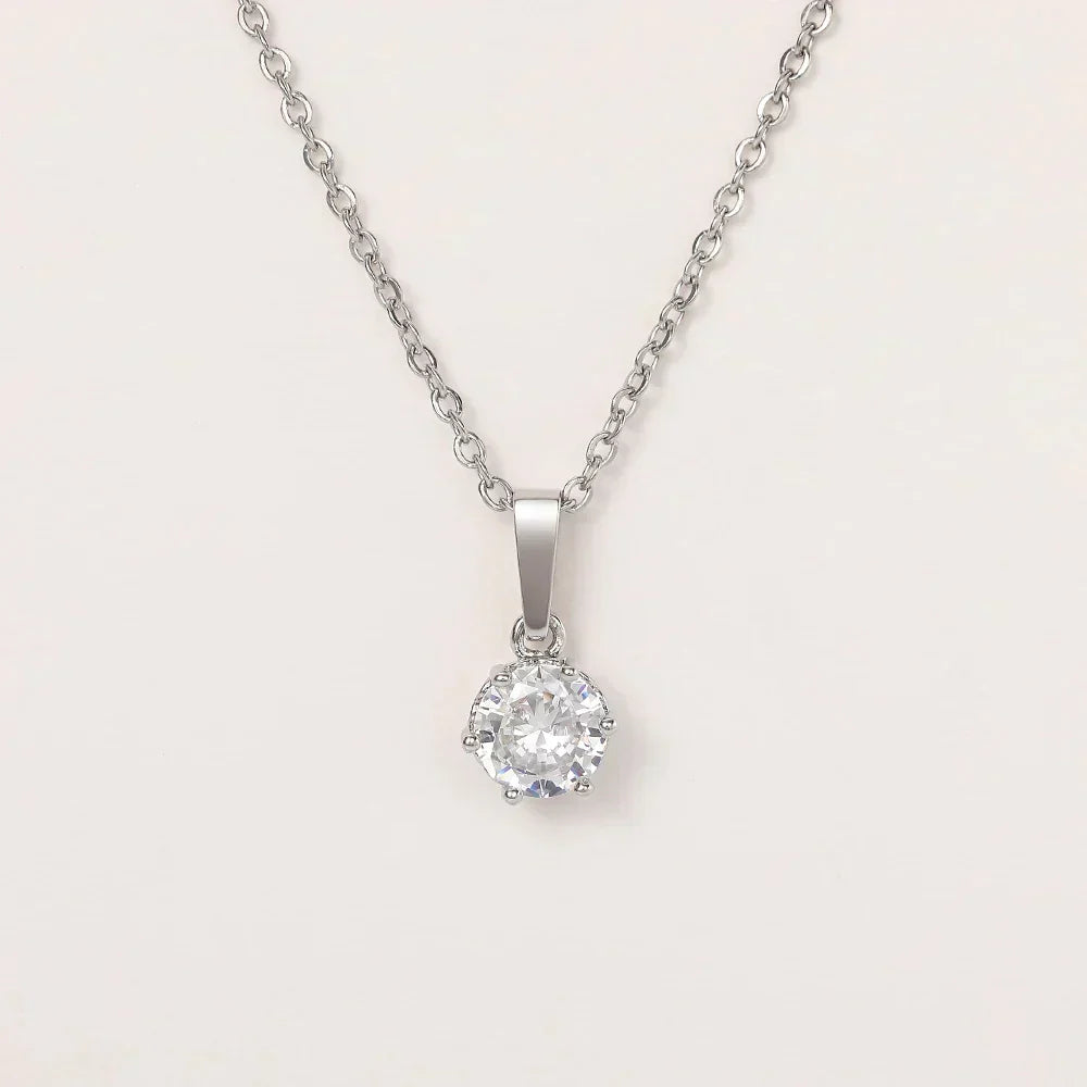 Collana con ciondolo classico in zircone