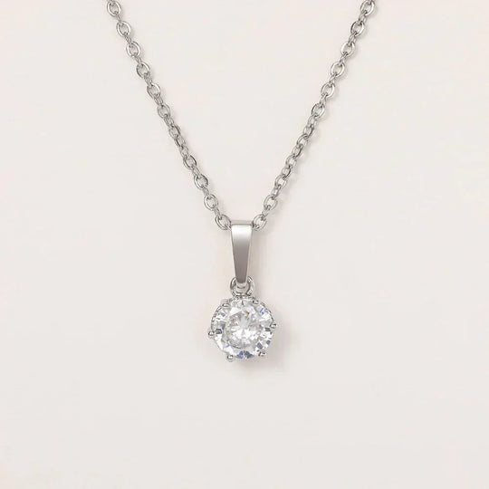 Collana con ciondolo classico in zircone