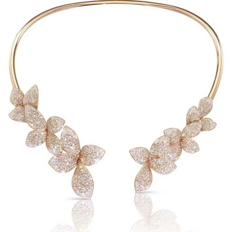 Elegant necklace with crystal flower