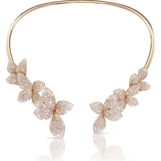 Elegant necklace with crystal flower
